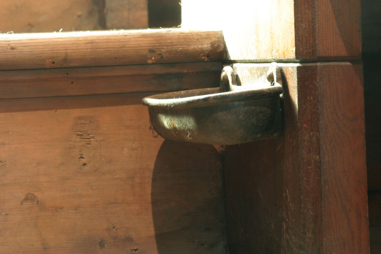 File:URCGalPewMetl.jpg