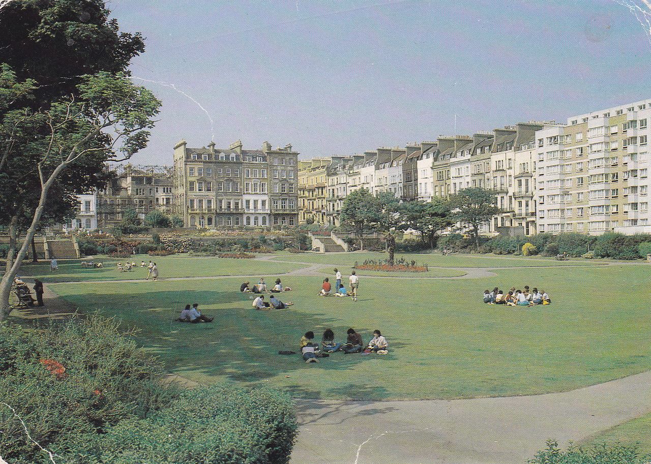 File:WarriorSquare, St.Leonards on Sea.jpg