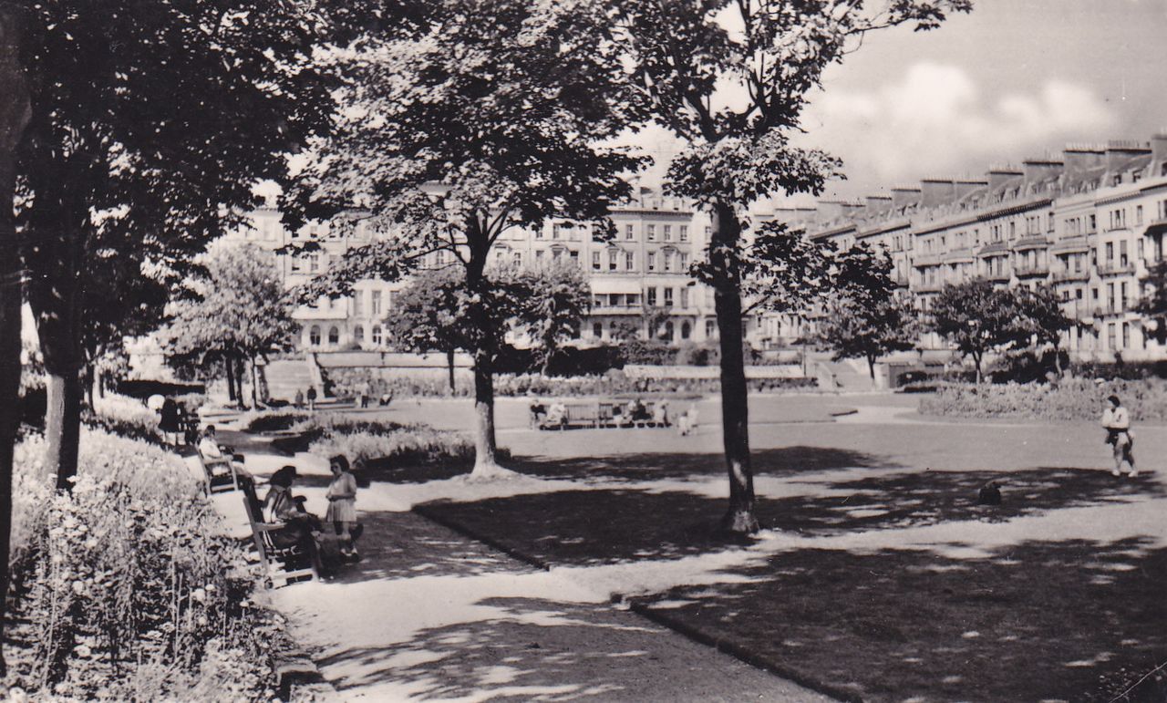 File:Warrior Square, St.Leonards on Sea. - 5330077735.jpg