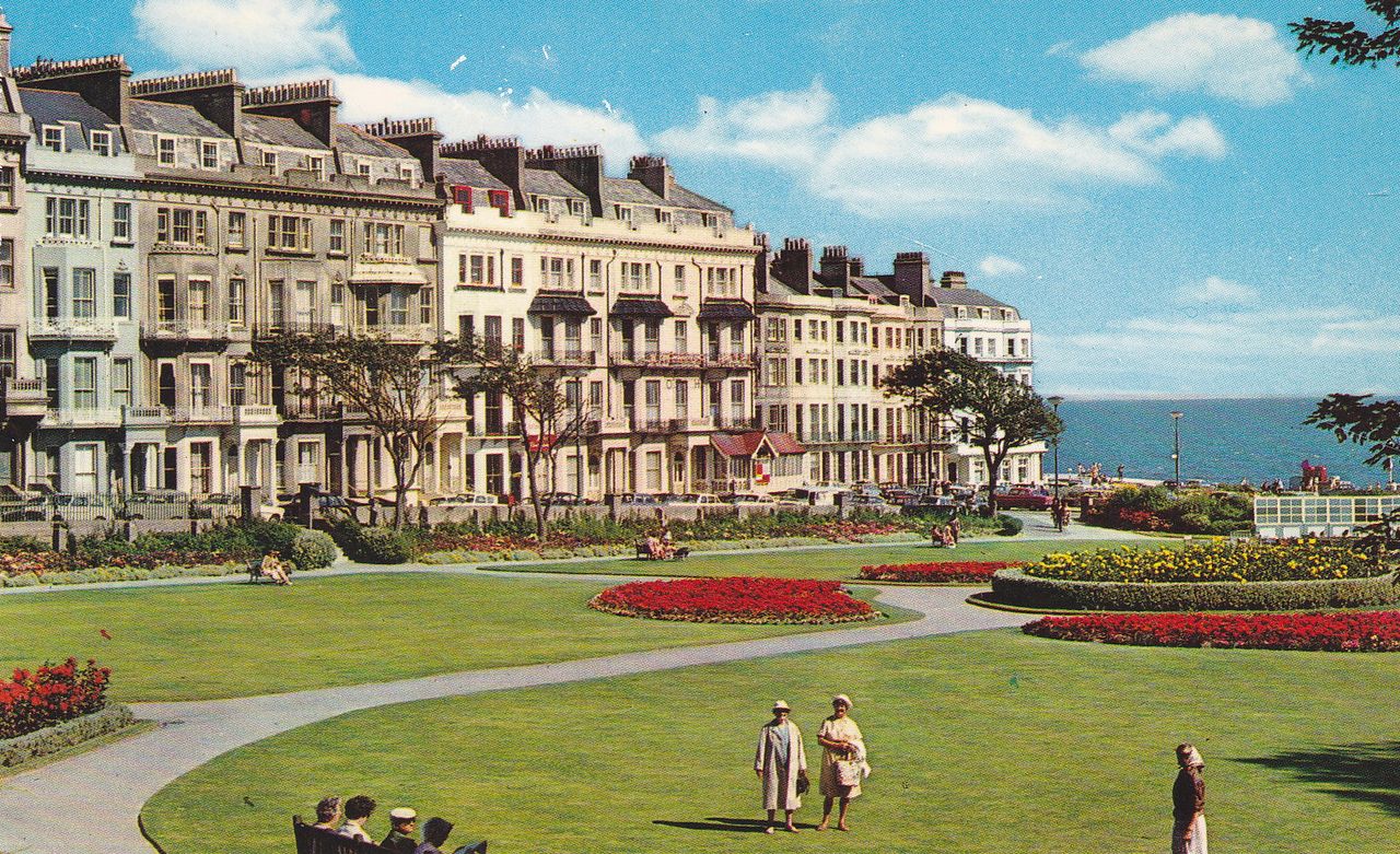 File:Warrior Square, St.Leonards on Sea. - 5413342890.jpg