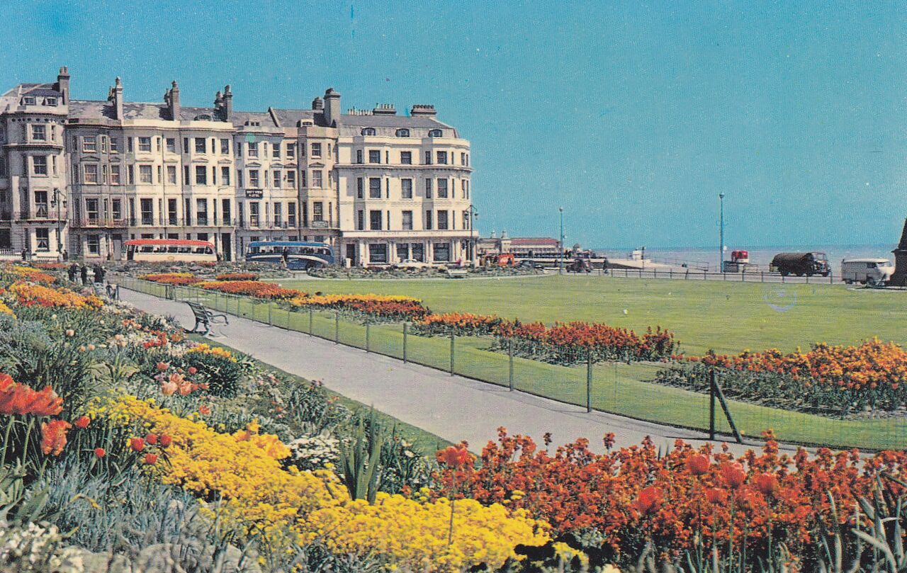 File:Warrior Square, St.Leonards on Sea - 5534068895.jpg
