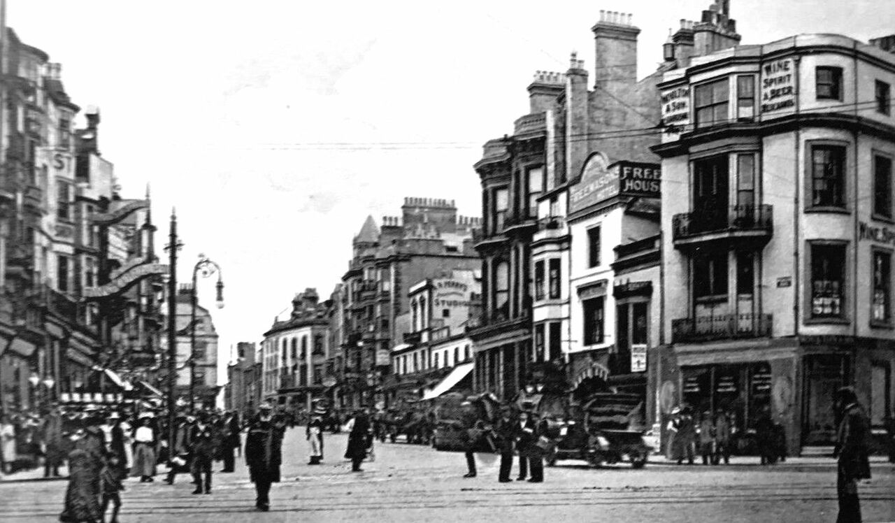 File:Wellington-Place-.1910..jpg