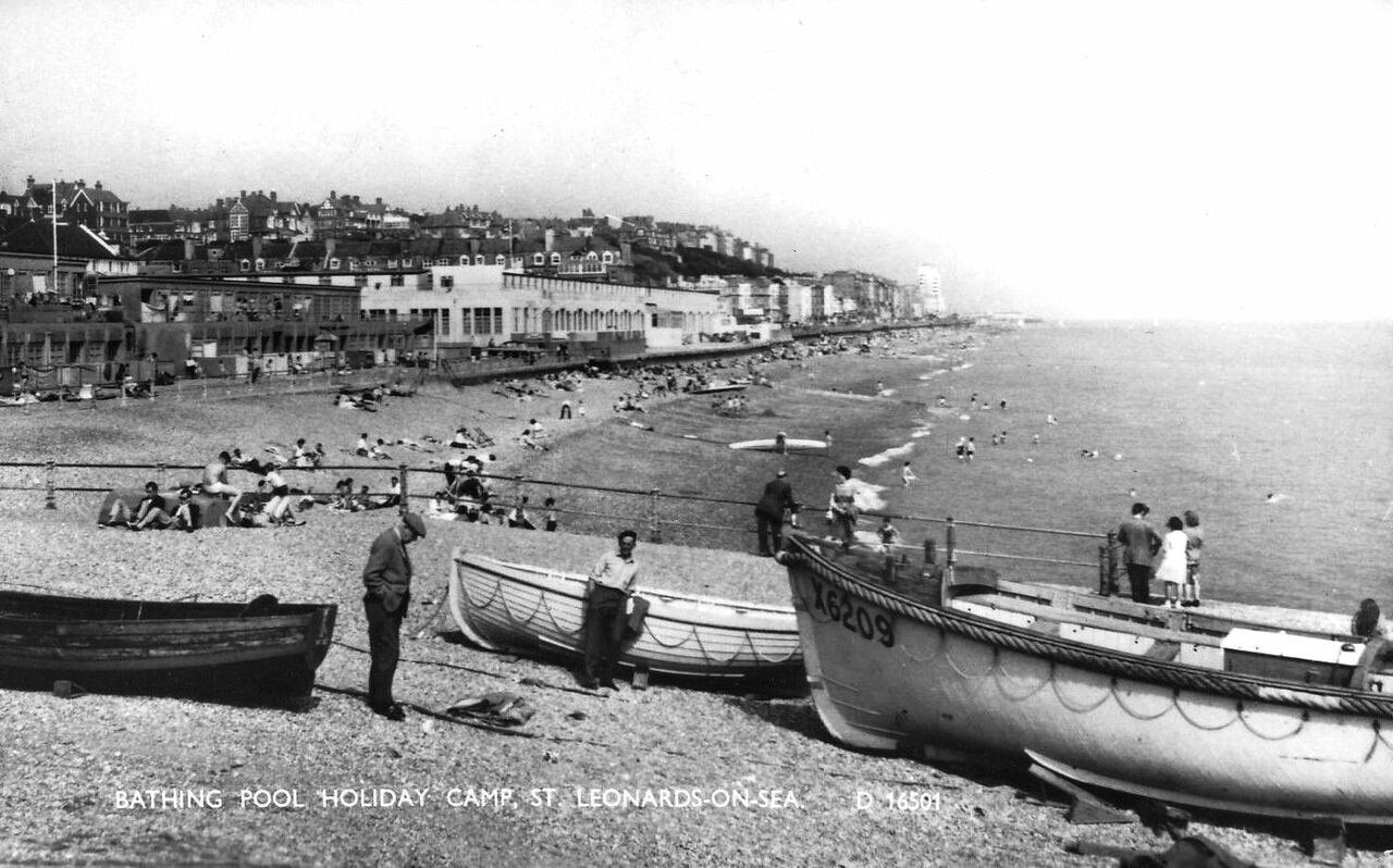 File:West-end-of-St-Leonards-showing-Bathing-Pool.-1959..jpg