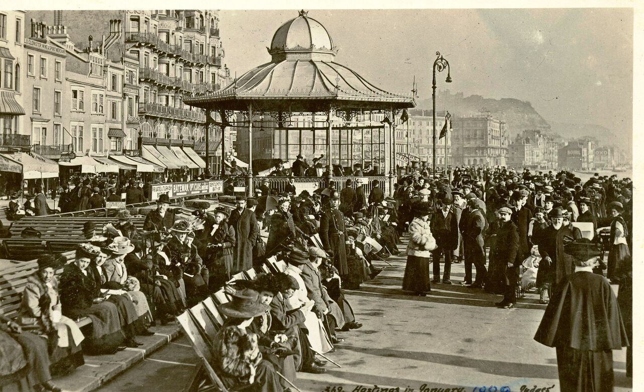 File:White-Rock-Baths-and-Parade-1908..jpg